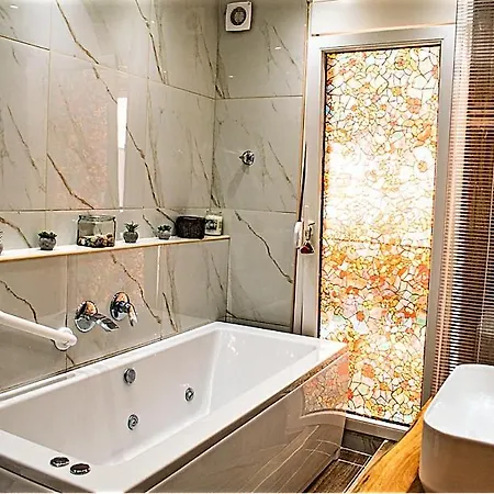 Kassandrou Hot Tub-jakuzzi - 2 Bedrooms - Big Balcony - Center * 塞萨洛尼基