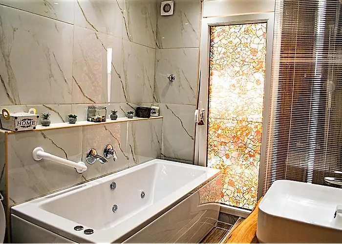 Kassandrou Hot Tub-jakuzzi - 2 Bedrooms - Big Balcony - Center * 塞萨洛尼基