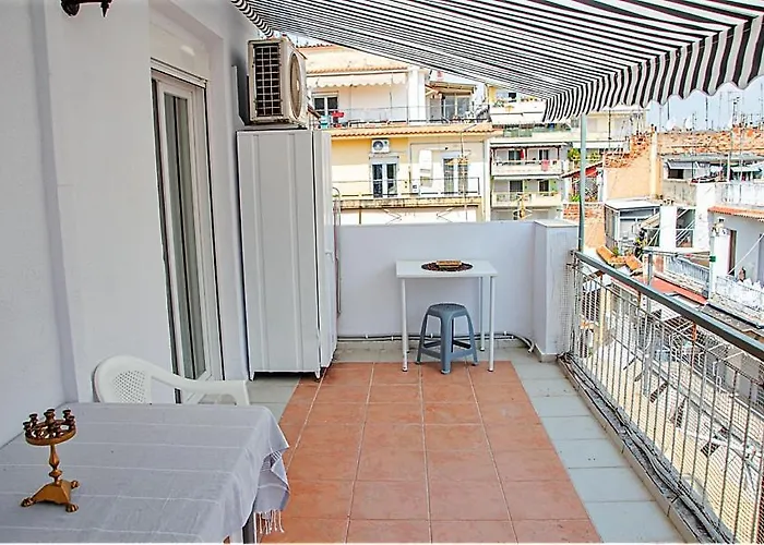 Kassandrou Hot Tub-jakuzzi - 2 Bedrooms - Big Balcony - Center 塞萨洛尼基