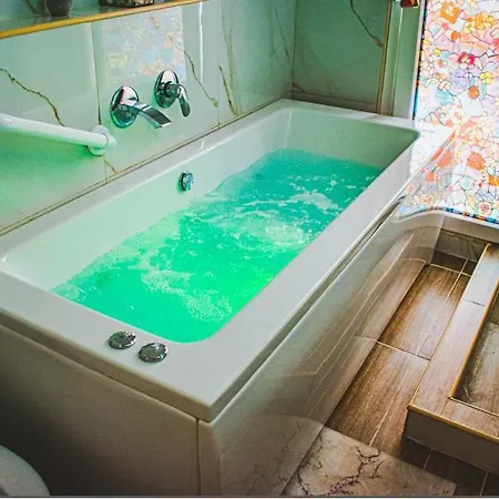 Kassandrou Hot Tub-jakuzzi - 2 Bedrooms - Big Balcony - Center Thessaloniki