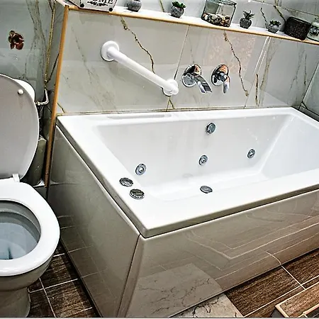 Kassandrou Hot Tub-jakuzzi - 2 Bedrooms - Big Balcony - Center *